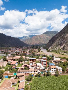 Yucay 'da İnka kültürü tarafından yapılan tarım yapısının görüntüsü. Peru And Dağları 'ndaki Kutsal Vadi' de bir kasaba.