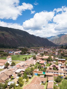 Yucay 'da İnka kültürü tarafından yapılan tarım yapısının görüntüsü. Peru And Dağları 'ndaki Kutsal Vadi' de bir kasaba.