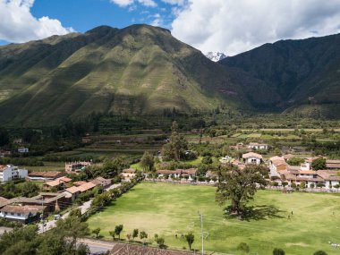 Yucay 'da İnka kültürü tarafından yapılan tarım yapısının görüntüsü. Peru And Dağları 'ndaki Kutsal Vadi' de bir kasaba.