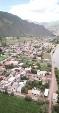 Yucay 'da İnka kültürü tarafından yapılan tarım yapısının görüntüsü. Peru And Dağları 'ndaki Kutsal Vadi' de bir kasaba.
