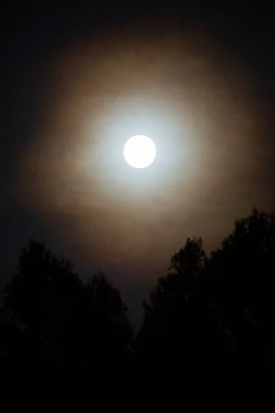 안데스 산맥의 어두운 보름달이 떴습니다 어두운 — 스톡 사진
