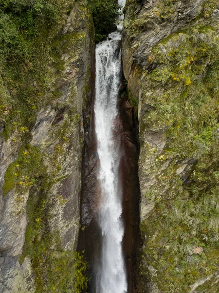 Luftaufnahme Eines Wasserfalls Den Peruanischen Anden Frischwasserquelle Aus Dem Hochgebirge — Stockfoto