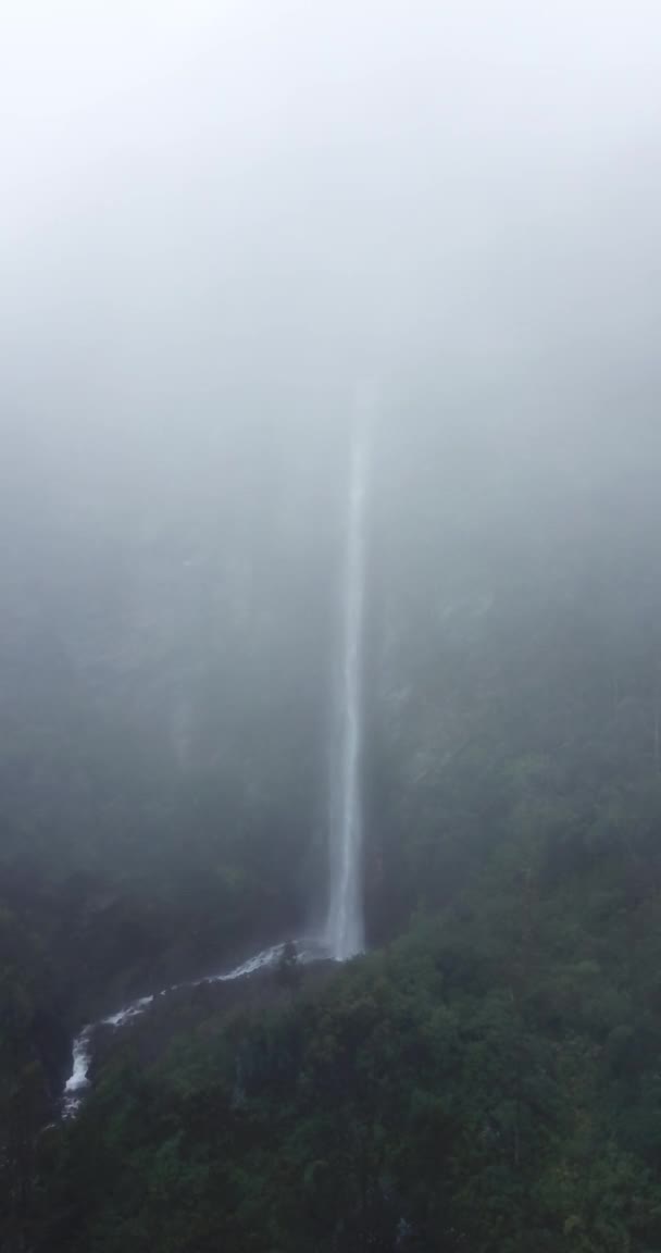 Vista Aérea Uma Cachoeira Nos Andes Peruanos Fonte Água Doce — Vídeo de Stock