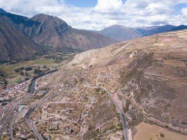 Kutsal Vadi 'deki kırsal alan manzarası. Peru And Dağlarında Urubamba Bölgesi.
