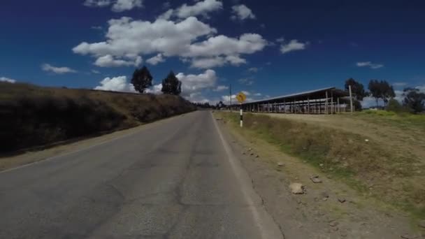 Passeio Bicicleta Montanha Nos Andes Peruanos Nas Montanhas Cuzco Equitação — Vídeo de Stock