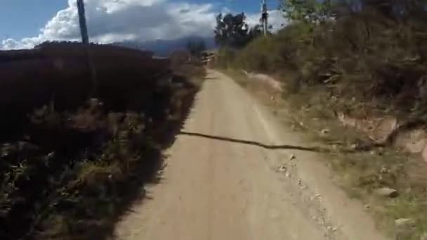 쿠스코 산맥에 안데스 자전거타기 라스로 내려가다 — 비디오