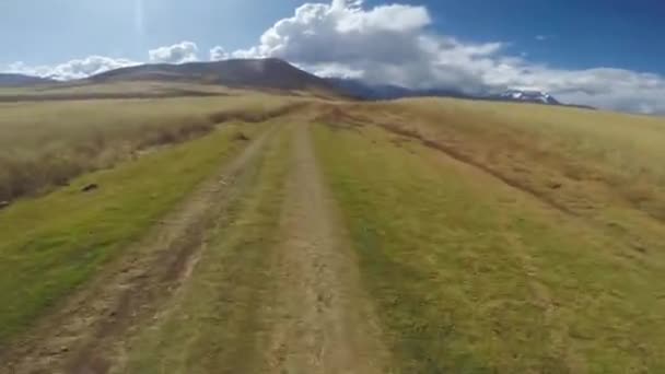 Hegyi Kerékpározás Perui Andok Cuzco Hegységben Lemegyek Marasba Vidéki Úton — Stock videók