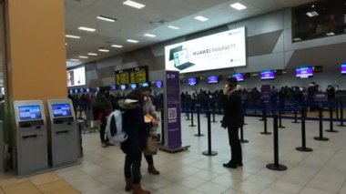 Lima, Lima - Peru - 6 Eylül 2022: Havaalanı gibi kamusal alanlarda COVID19 'un son günleri. Lima Peru 'daki Jorge Chavez Havaalanı. 