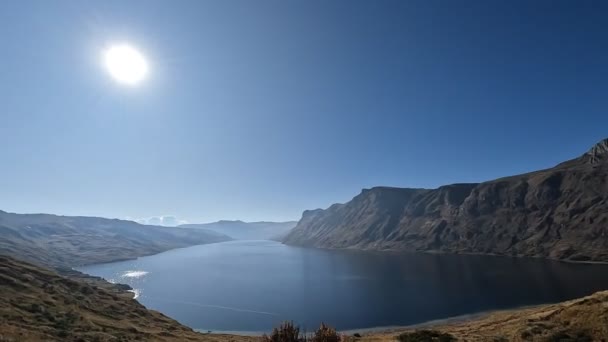 Peru Dağları Yolculuk Yüksek Irtifa Dağları Otomobille Kırsalından Geçiyor — Stok video