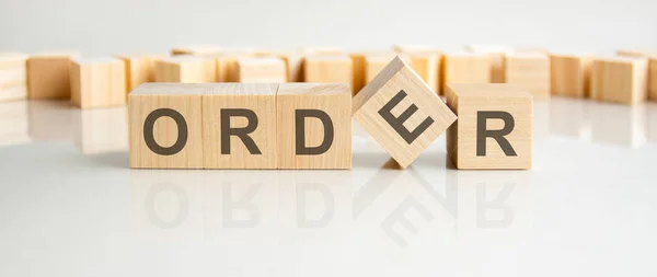 Order Word Wooden Blocks Letters Gray Background Reflection Caption Mirrored — Stock Photo, Image