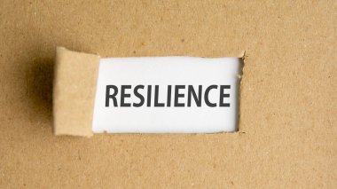 Yırtık kağıt arkasında görünen metin dayanıklılığı, konsept