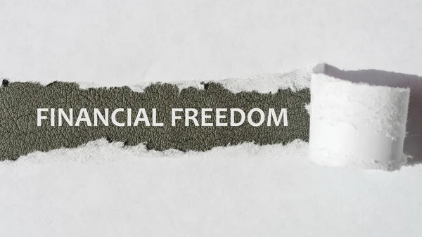 Texto Liberdade Financeira Aparecendo Por Trás Rasgado Livro Branco Fundo — Fotografia de Stock