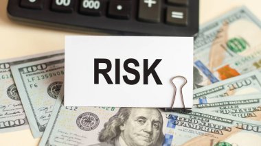 Risk - yapışkan kağıt üzerinde metin. Kişisel gündemimin kapanışı. Kavramsal fotoğraf