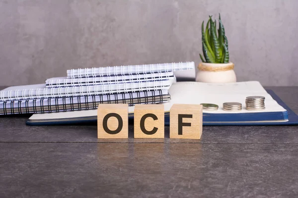 Palabra Ocf Está Escrita Cubos Madera Sobre Fondo Gris Primer — Foto de Stock