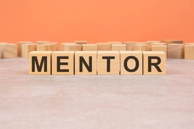 Kelime küpleri Mentor 'un yazdığı harflerle aynı hizaya geldi. Boşluğu kopyala