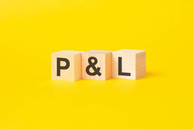 Tahta küplerle ilgili pl metin, finans sektörü konsepti,