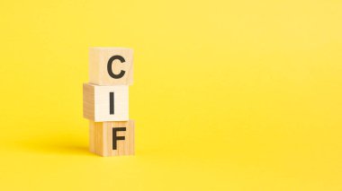 Tahta küplerle ilgili CIF kelimesi, iş kavramı. Boşluğu kopyala.