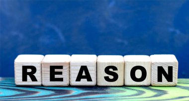 konsept kelime ve güzel mavi arkaplan küpleri üzerinde beceriler