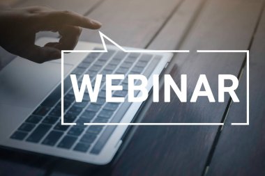 İş adamı ve ekip Webinar E-business Browsing Connection ve online online teknoloji web yayını konsepti, iş konsepti.