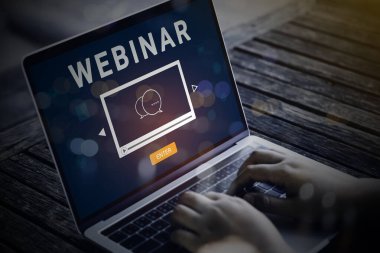 İş adamı ve ekip Webinar E-business Browsing Connection ve online online teknoloji web yayını konsepti, iş konsepti.