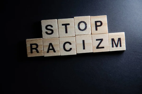 Inscripción Detener Racismo Esbozado Fondo Oscuro Con Espacio Copia Mensaje —  Fotos de Stock