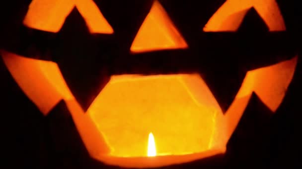 Senyum Labu Halloween Dalam Diterangi Oleh Lilin Helloween Pumpkin Head — Stok Video