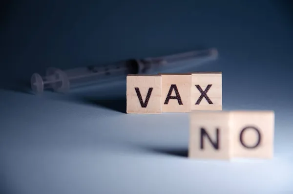 Никакого Воска Антивакцинация Коронавируса Надпись Vax Stands Blurred Syringe Background — стоковое фото