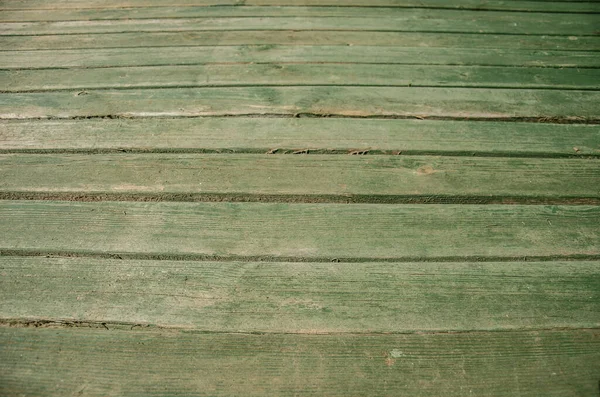 갈라진 표면을 클로즈업합니다 페인트칠된 부두의 수평으로 널빤지로 나무의 질감을 고르라 — 스톡 사진
