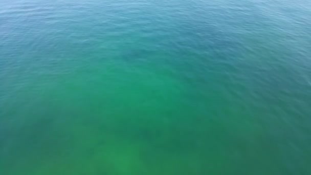 Widok Lotu Ptaka Powierzchnię Morza Akwamarynu Surowa Struktura Morza Widok — Wideo stockowe
