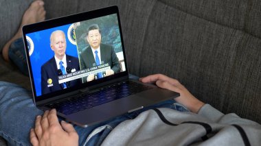 10 Kasım 2021: Joe Biden WION Youtube kanalında haberleri izlerken Xi Jinping ile sanal olarak buluşmayı planlıyor