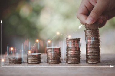 Para biriktirmek, eğitim, yatırım ve madeni para biriktirmek için çocuk eliyle para biriktirmek, gelecek için büyüme. Fonlar, Tahviller, Bölünmeler ve Faizler.