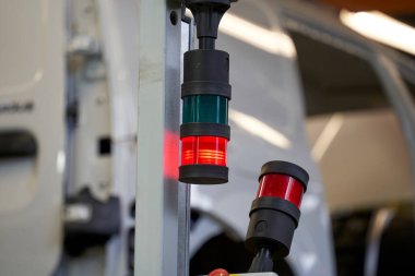 araba imalatı, araba tamiri, atölye çalışması, metal işçiliği