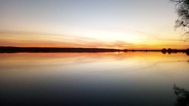Desna Nehri üzerinde gün batımı