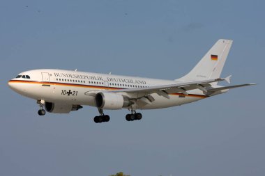 Luqa, Malta 16 Kasım 2007: Alman Hava Kuvvetleri (Luftwaffe) Airbus A310-304 (REG: 1021).