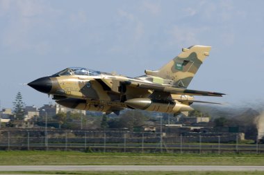 Luqa, Malta, 14 Aralık 2007: Suudi Arabistan Hava Kuvvetleri Panavia Tornado IDS, Warton UK 'deki Bae Systems' te geliştirme programından sonra Malta 'dan yola çıktı.