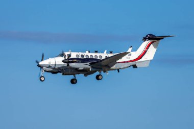 Luqa, Malta - 18 Ocak 2022: Kraliyet Hava Kuvvetleri Hawker Beechcraft 350CER Shadow R1 (B300C) (REG: Z417) yeni bir renk şeması ve güncellenmiş elektronik ekipman ve antenle.