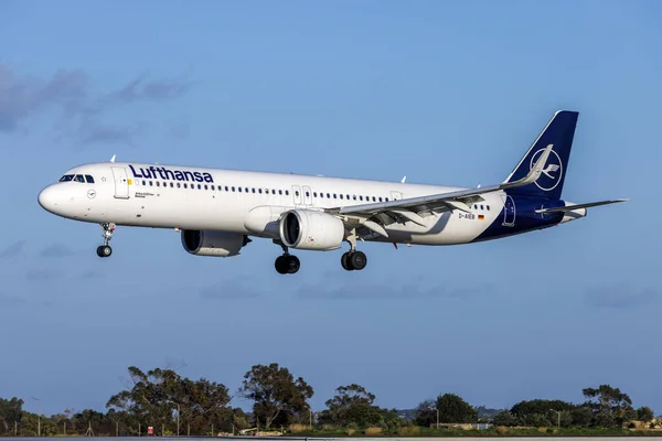 Luqa Malta Enero 2022 Lufthansa Airbus A321 271Nx Reg Aieb Imagen De Stock