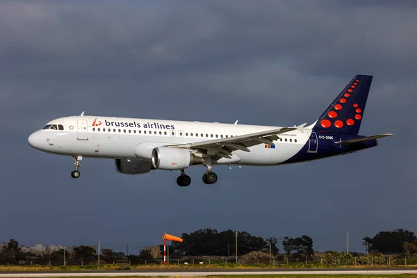 Luqa Malta Febrero 2022 Brussels Airlines Airbus A320 214 Reg — Foto de Stock