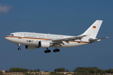 Luqa, Malta 16 Kasım 2007: Alman Hava Kuvvetleri (Luftwaffe) Airbus A310-304 (REG: 1021).