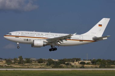 Luqa, Malta 16 Kasım 2007: Alman Hava Kuvvetleri (Luftwaffe) Airbus A310-304 (REG: 1021).