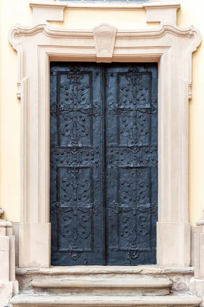 Dörrarna Till Staden Gamla Lviv Ukraina Original Autentiska Dörrar Utkanten — Stockfoto