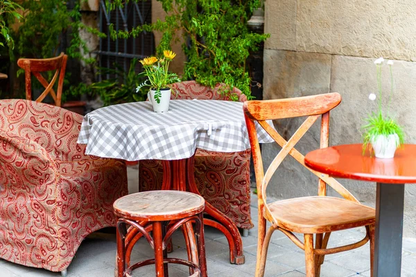 Café Freien Der Altstadt Stühle Und Tisch Auf Leerer Terrasse — Stockfoto