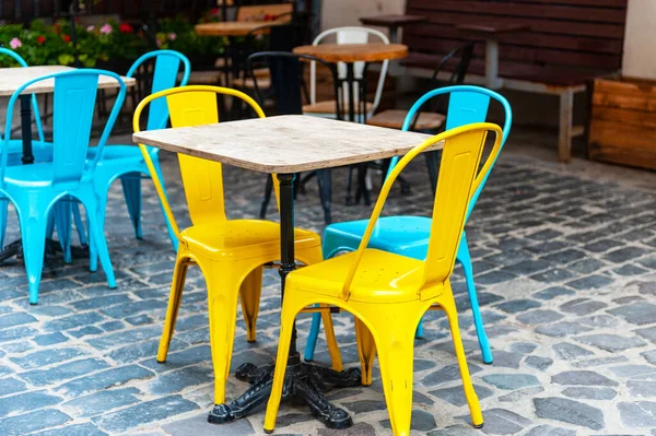 Café Plein Air Dans Vieille Ville Chaises Table Sur Terrasse — Photo