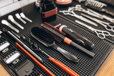 Profesyonel ekipmanlar, berber aletleri, kırpıcı. Güzellik, tarz, moda, sağlık ve erkek kozmetik konsepti.