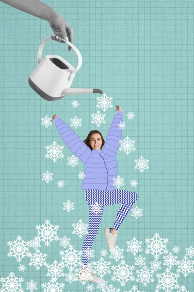 Koláž současného umění. Mladý šťastný dívka baví, skákání pod bílou kreslené sněhové vločky — Stock fotografie
