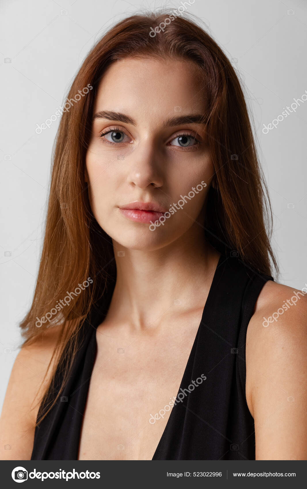 Retrato De Uma Garota Bonita Sem Maquiagem Em Uma Consulta De Beleza Imagem  de Stock - Imagem de frasco, adolescente: 256243983