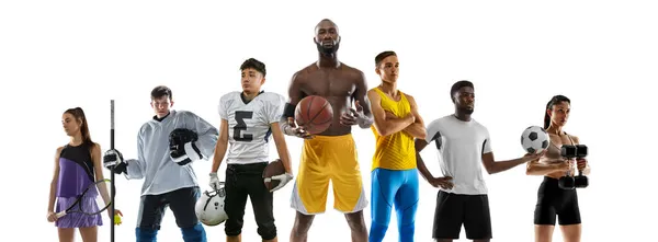 Multietnický sportovní tým. Tenis, hokej, fotbal a basketbalisté stojící izolovaně na bílém pozadí. — Stock fotografie