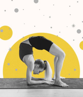 Çağdaş sanat kolajı. Spor yapan, yoga yapan, briç pozisyonunda duran, renkli elementlerle izole edilmiş beyaz arka plan üzerinde gerinen bir kadın.