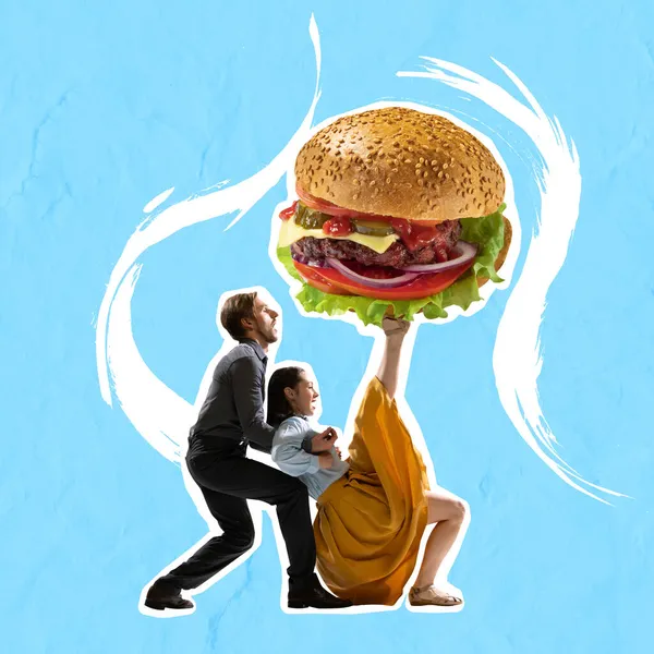 Zeitgenössische Kunst Collage von Paar, Retro-Tänzer halten etwas leckeren Burger isoliert über blauem Hintergrund — Stockfoto