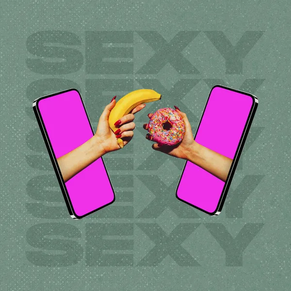 Collage de arte contemporáneo de manos femeninas con plátano y rosquilla que sobresale de la pantalla del teléfono aislado sobre fondo verde — Foto de Stock
